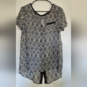 Black and White Patterned Women's Top